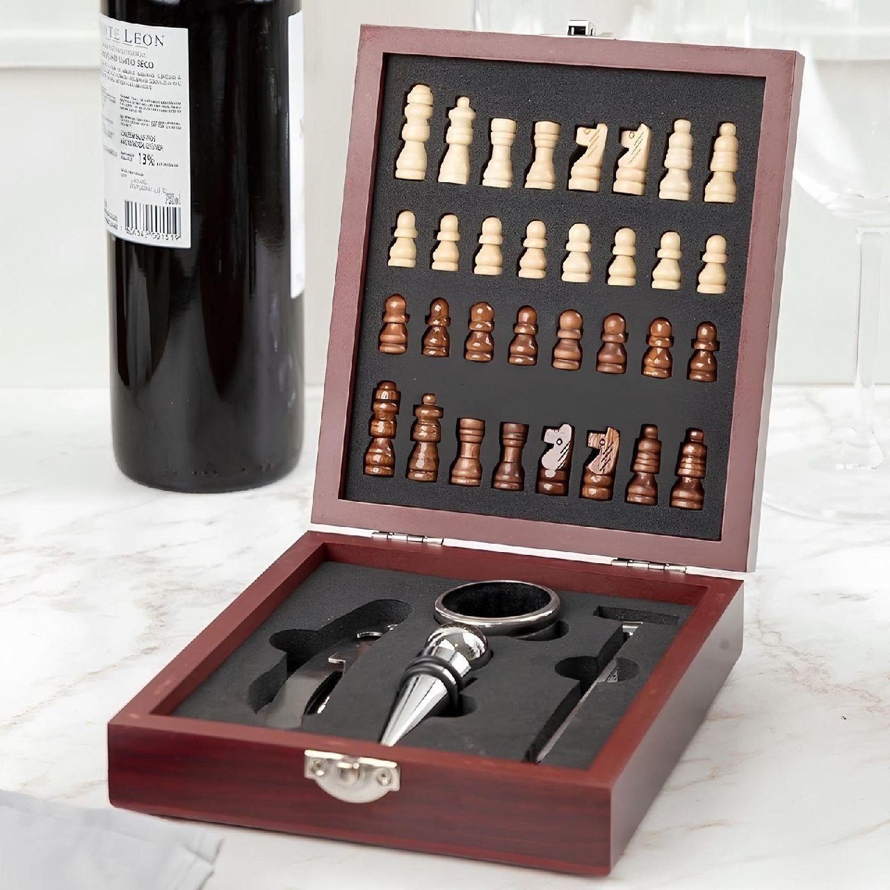 Kit Vinho e Jogo de Xadrez